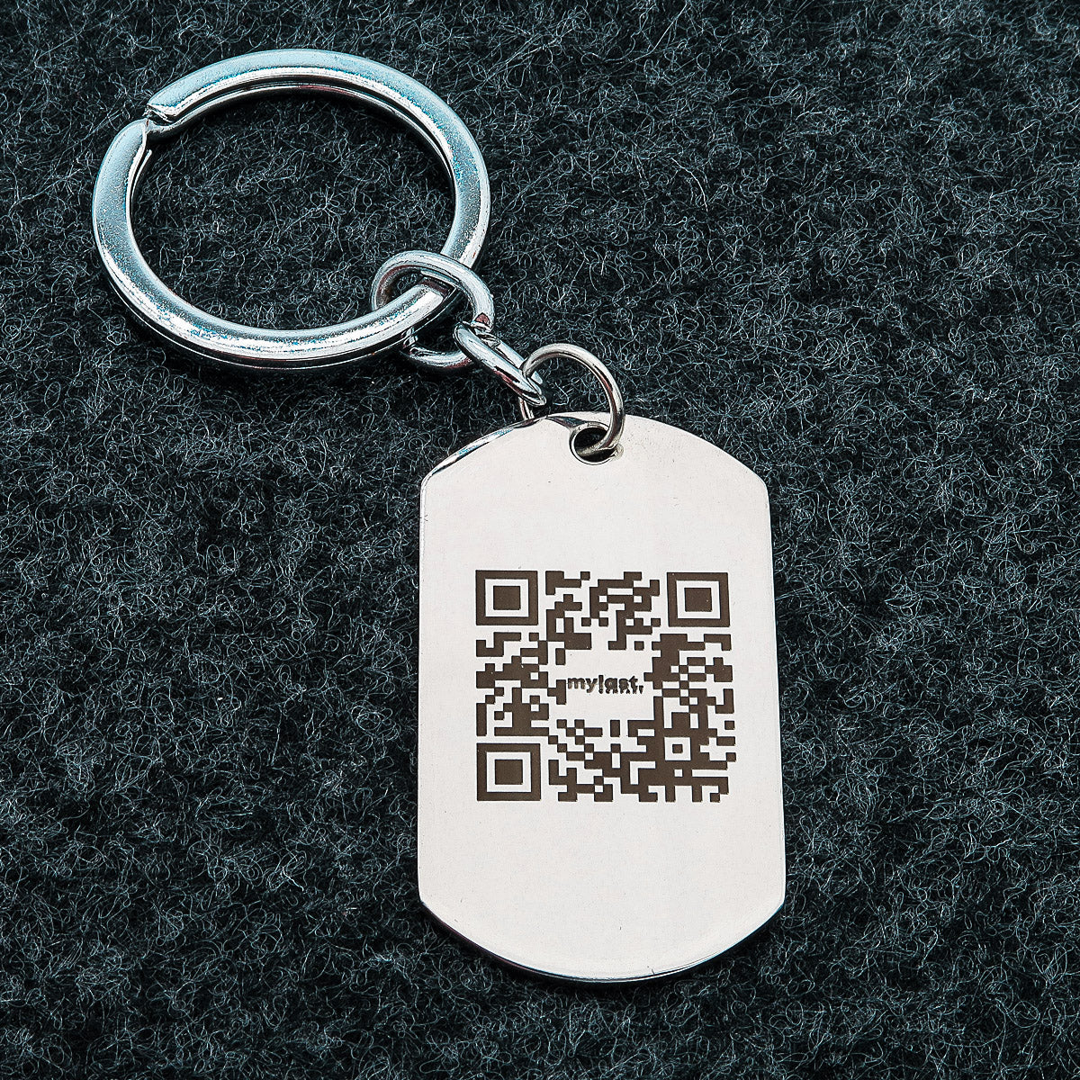 Nøglering indgraveret med logo eller QR-kode